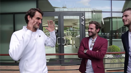Roger Federer im Gespräch mit Man.U-Star Juan Mata und David de Gea.