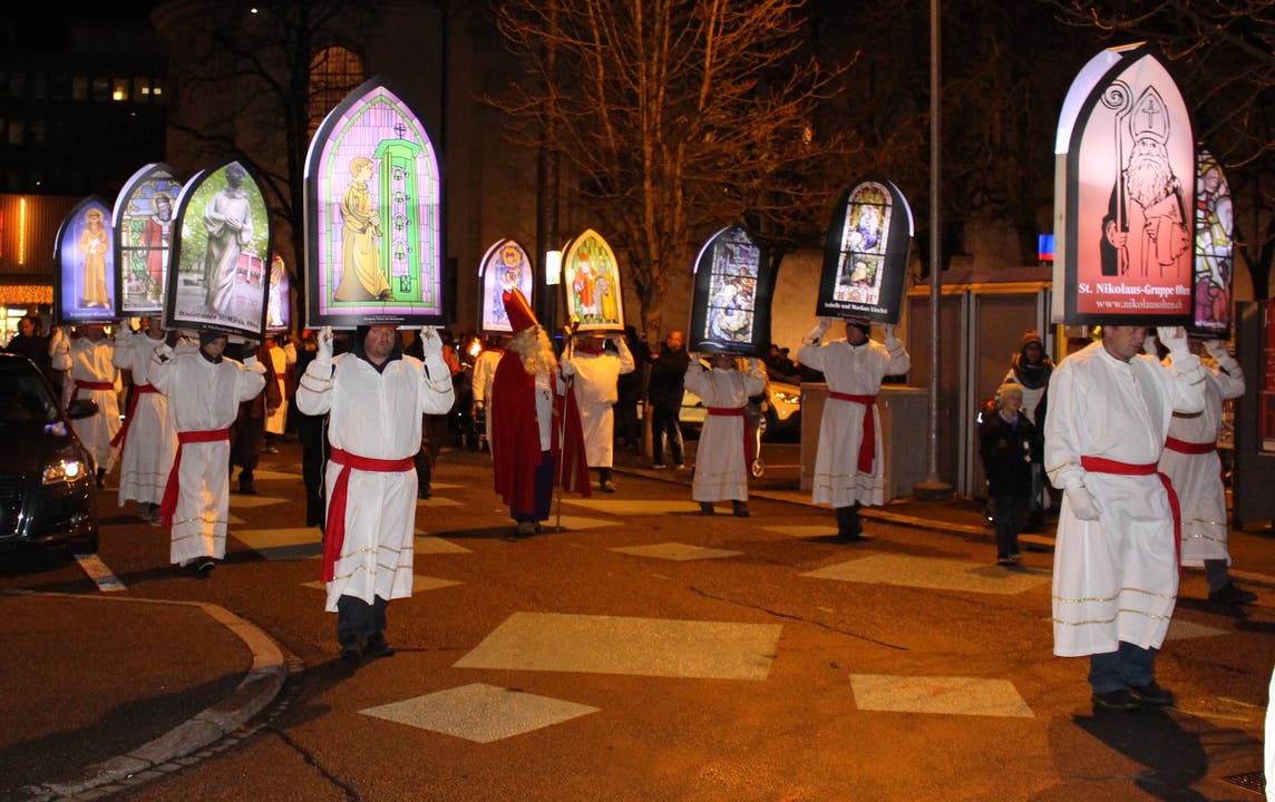 St. Nikolaus beleuchtet von den Iffelen aus Olten und Wangen b.O.