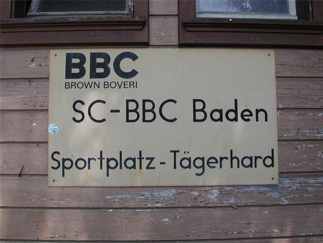 Das Schild an der ehemaligen Gardeoben-Baracke erinnert noch an die Zeit, als das Wanner-Areal ein Sportplatz der BBC war.