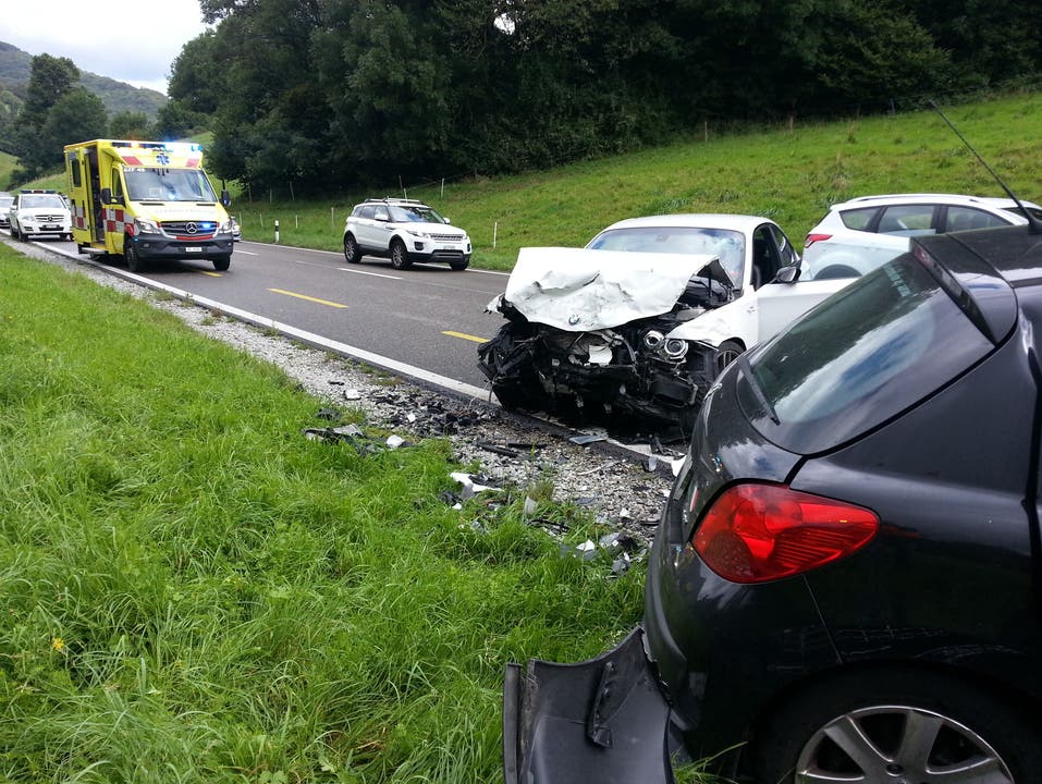 Die Unfallverursacherin im Peugeot wurde schwer verletzt.