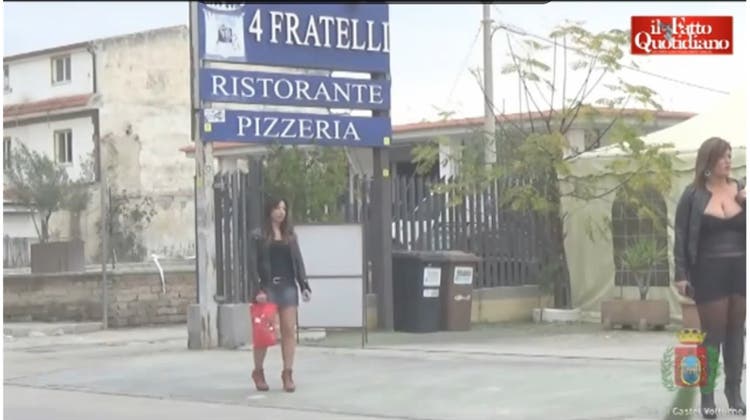 Politikerinnen als Prostituierte: Aufklärungsarbeit all' italiana