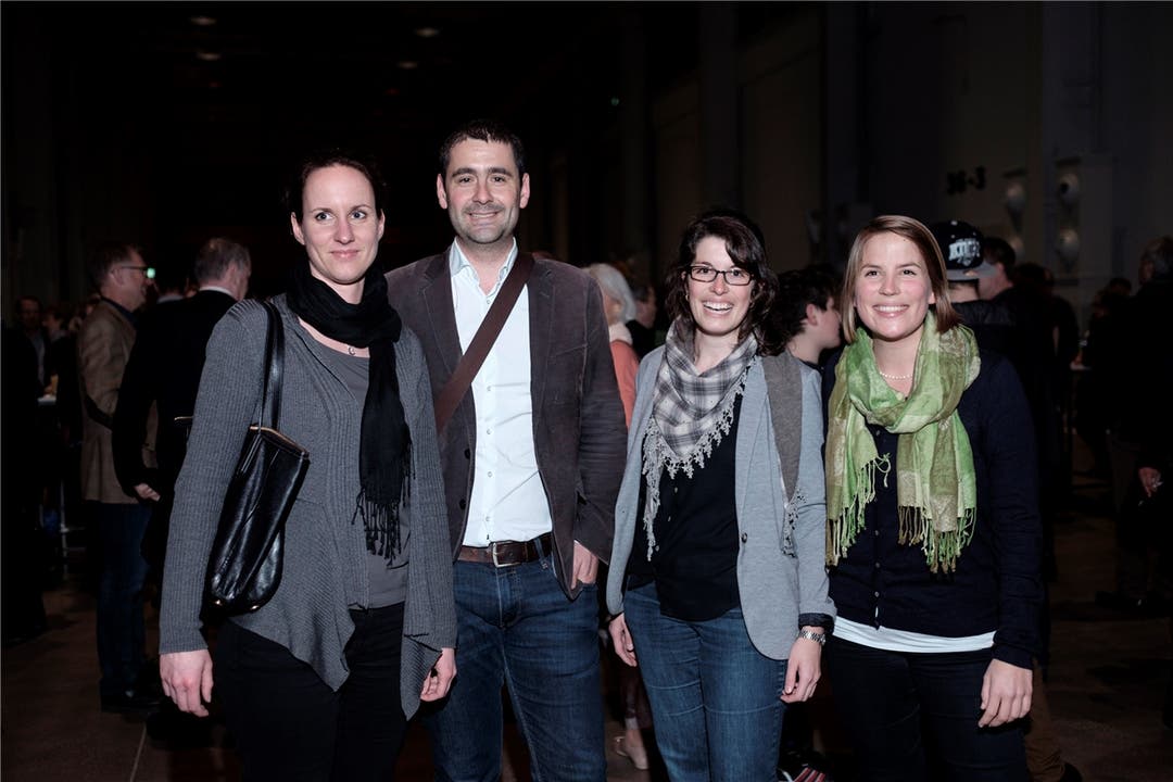 Gruppenbild mit Mann (von links): Eveline Gloor, Philippe Gubler (FDP-Vorstandsmitglied), Historikerin Ruth und CVP-Einwohnerrätin Sarah Wiederkehr.