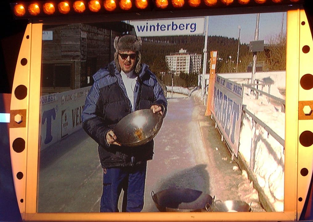 Eine verlorene Wette bei «Wetten dass...» legte den Grundstein für die «Wok-WM». Raab fuhr sein erstes Mal auf einem Wok auf der Bobbahn in Winterfeld am 22. März 2003 in Luzern.