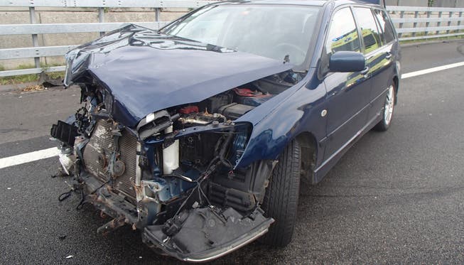 Eine 38-jährige Schweizerin verunfallte mit diesem Mitsubishi, verletzt wurde sie aber glücklicherweise aber nicht.