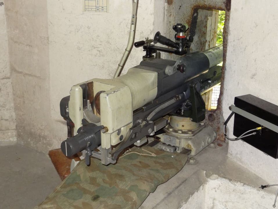 Kanone im Bunker in Stellung