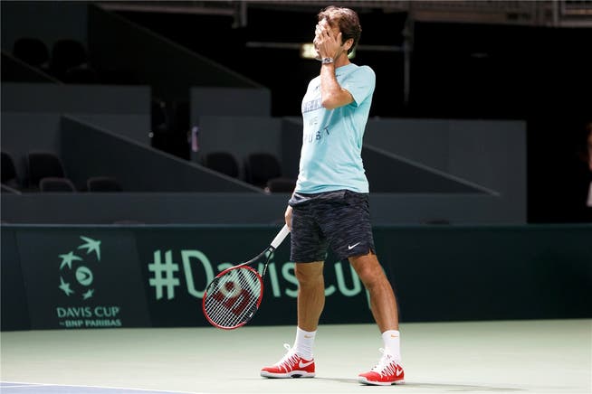 Spass ist auch dabei: Roger Federer im Training mit dem Davis-Cup-Team.Key