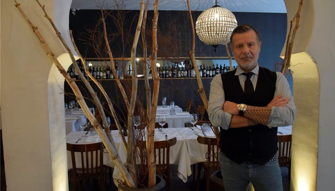 Kayhan Sabo im Terminus Restaurant, welches er mit seinen Angestellten selbst umgebaut und gestaltet hat.