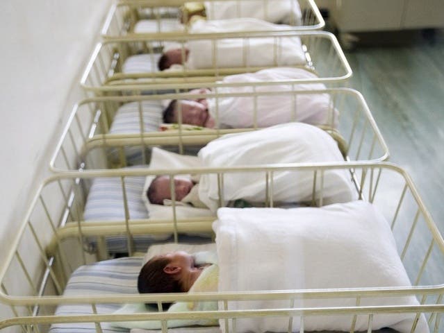 Babys im Spital - besonders beliebt für Vornamen waren 2013 Leandro, Leon und Elena (Archiv)