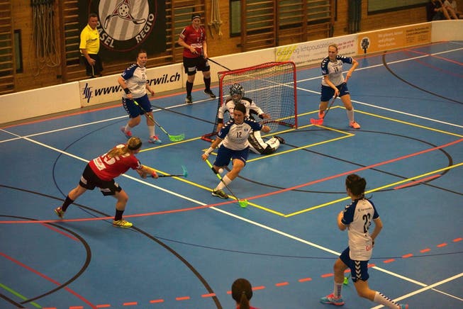 Die Damen von Unihockey Basel Regio konnten ihr ersten Saisonspiel in der Verlängerung gewinnen.