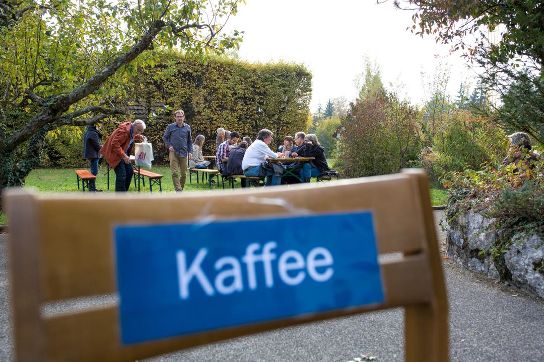 Im milden Herbstwetter konnte der Kaffee noch im Klostergarten genossen werden
