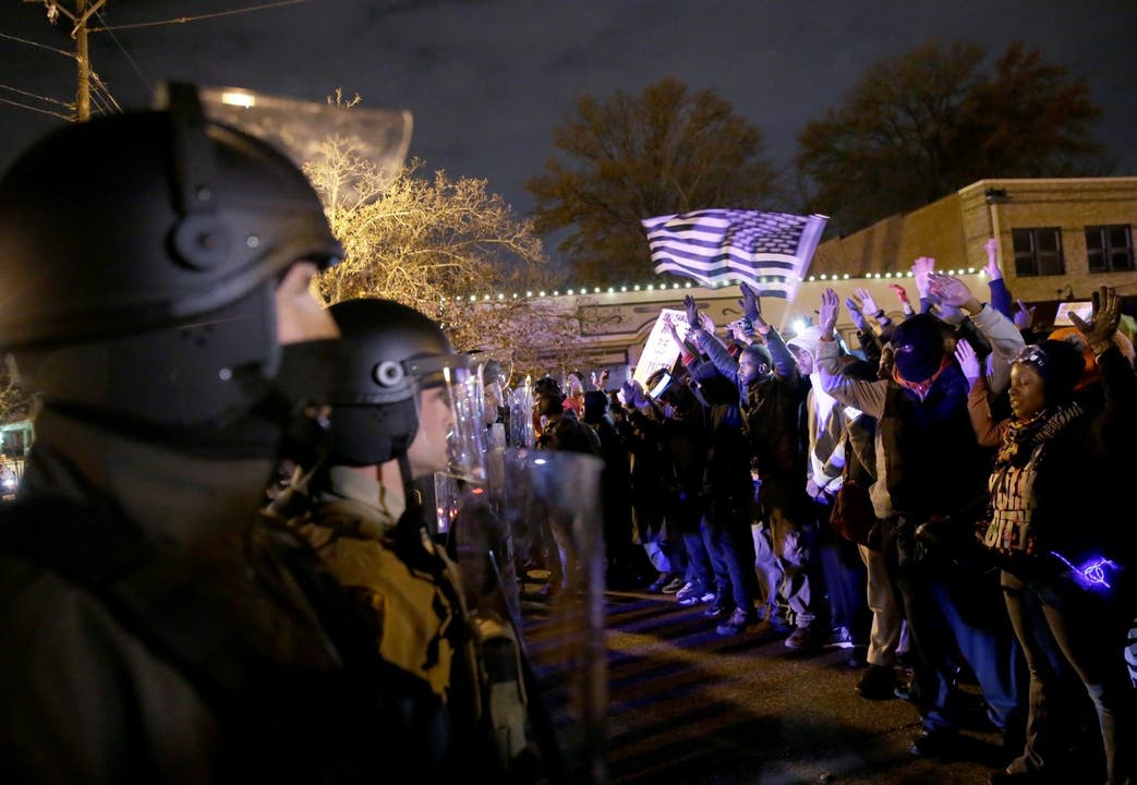 Demonstrationen und Aufstände nach Jury-Entscheidung in Ferguson