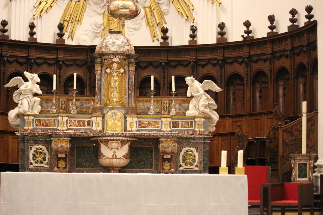 Im Tabernakel werden die in der Eucharistifeier konsekrierten Hostien aufbewahrt