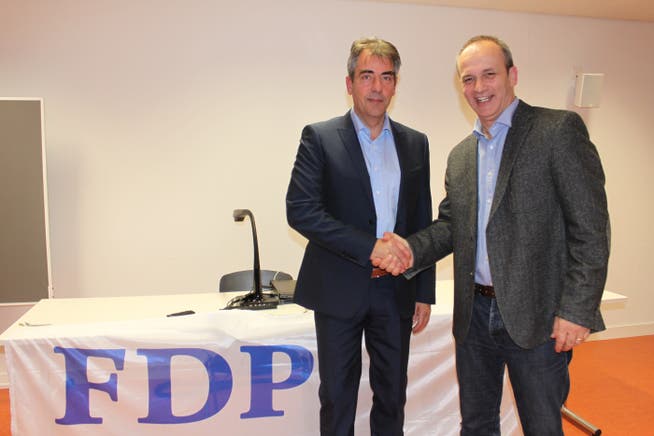 Daniel Graf, links, neuer FDP-Präsident und Alex Kohli, Nationalratskandidat