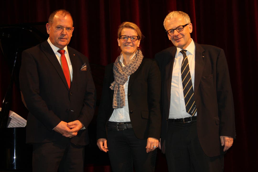 Dieter Kaegi (Theaterdirektor), Andrea Lenggenhager (Leiterin Stadtbauamt Solothurn), Kurt Fluri (Stadtpräsident Solothurn) anlässlich der Übergabe