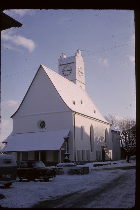Kirche samt neuem Kirchturm im Winter