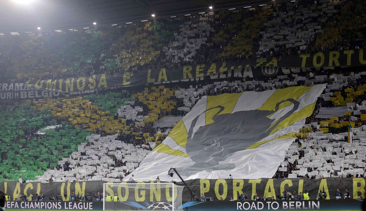 Die Turiner Fans verwandeln die Juventus-Arena in einen Hexenkessel.