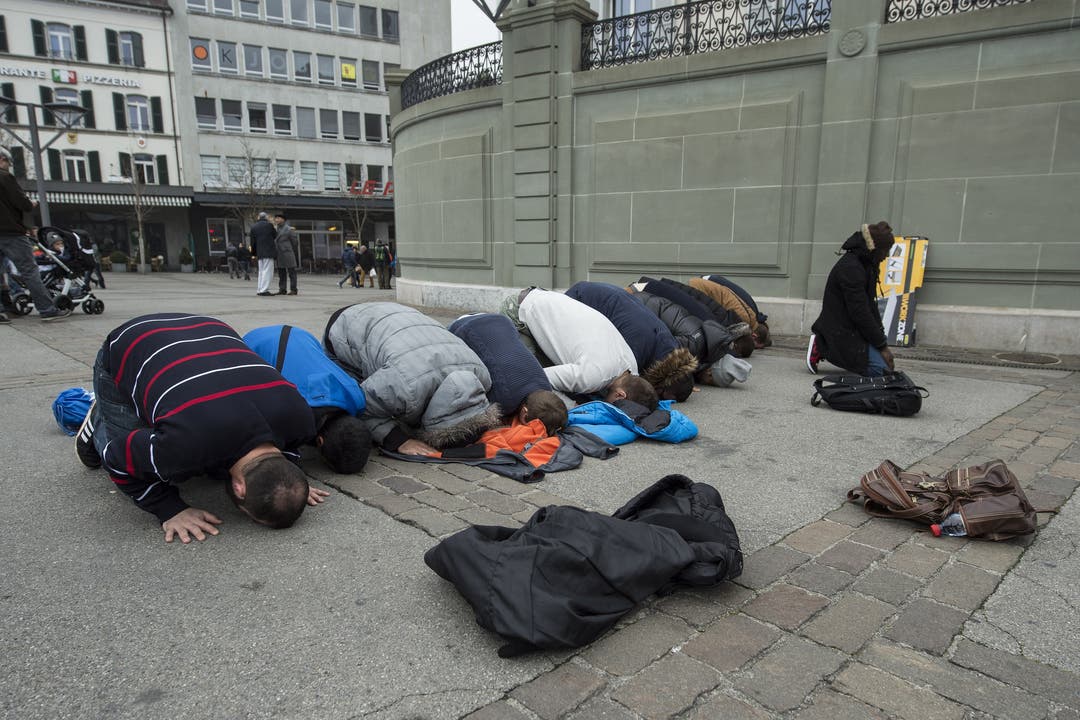 Muslime demonstrieren in Fribourg gegen Islamophobie und Justizwillkür