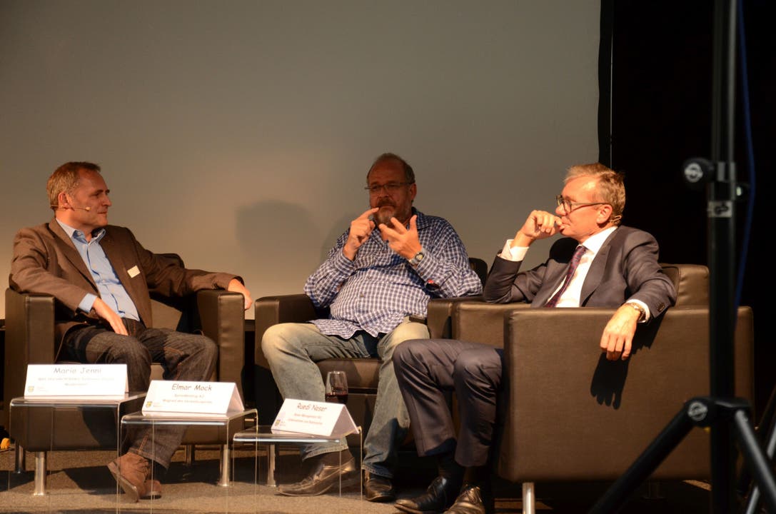 Mario Jenni, Mitgründer des Bio-Technopark, Swatch-Miterfinder Elmar Mock und FDP-Nationalrat Ruedi Noser diskutierten angeregt über das Verhältnis zwischen Politik und Innovation