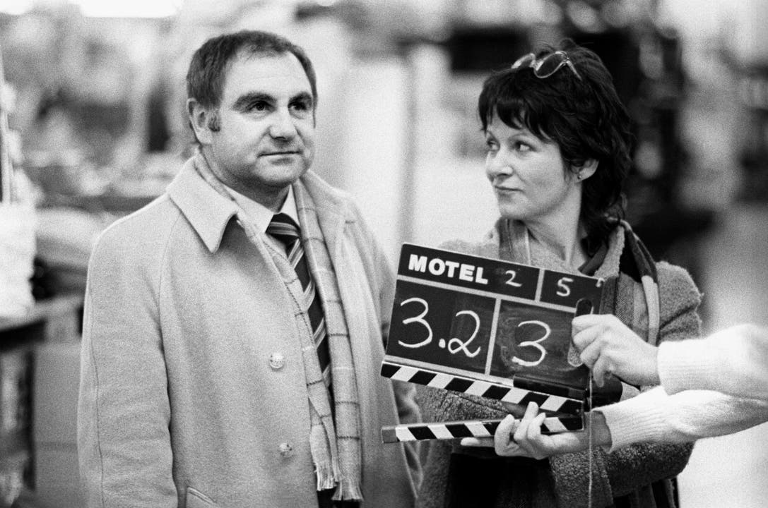 Silvia Jost und Jörg Schneider bei den Dreharbeiten zur Fernsehserie "Motel" des Schweizer Fernsehens, im Januar 1984.