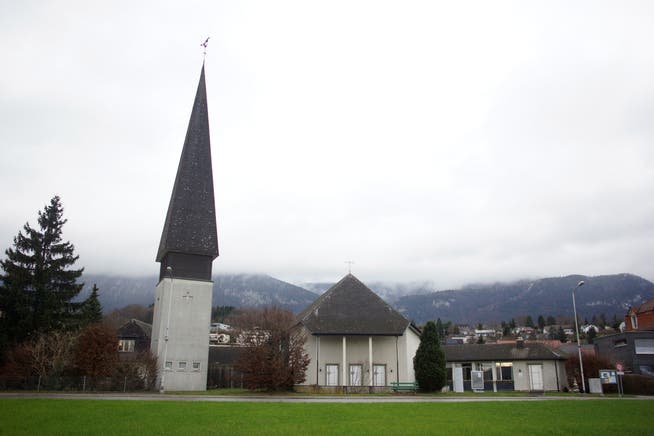 Kirche Bellach und das Pfarrhaus (links vom Turm)
