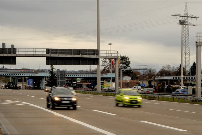 Schweizer Automobilisten veranstalten immer wieder Rennen ab dem Zollübergang Weil auf der Autobahn.