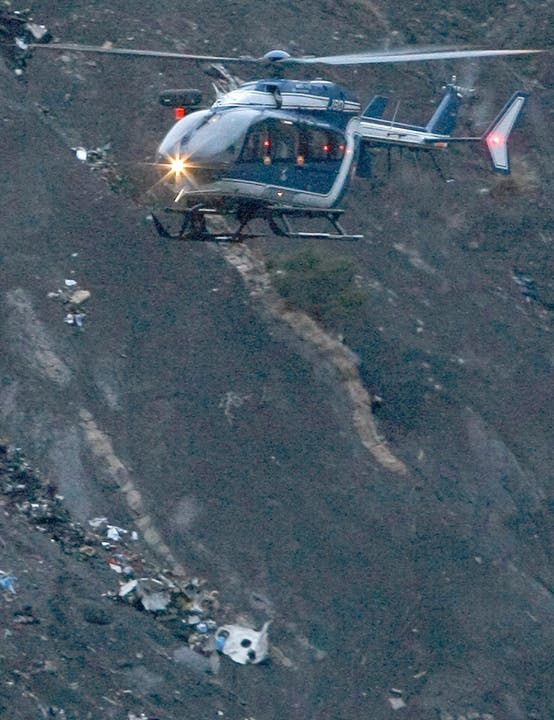 Die Rettungskräfte konnten die Unglücksstelle nur mit Helikoptern erreichen.