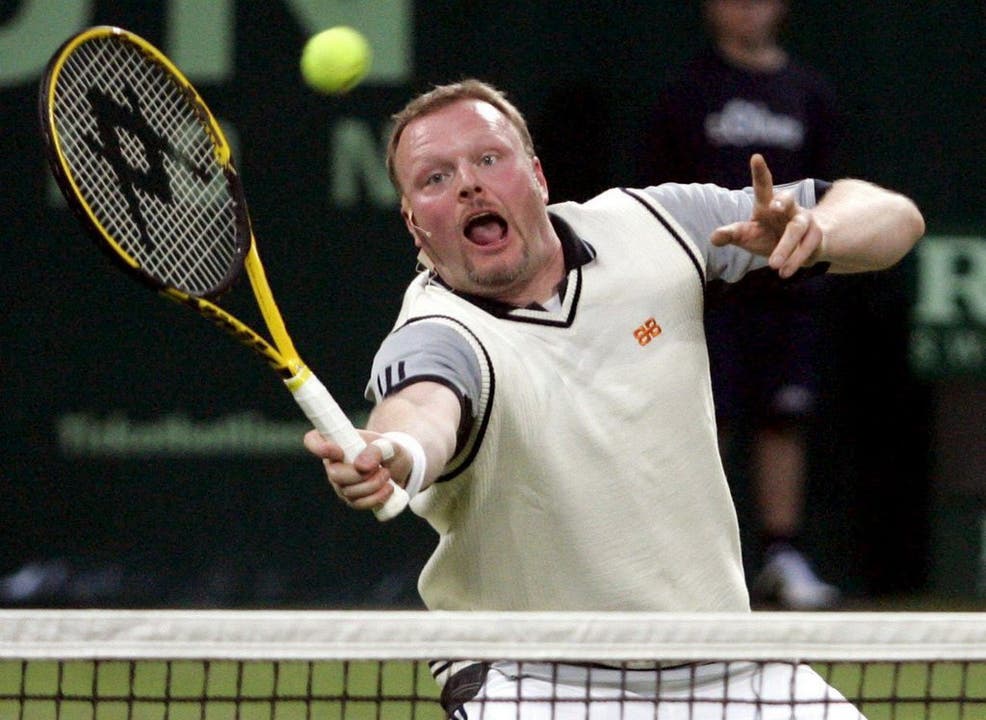Raab lieferte sich 2005 zusammen mit Boris Becker ein Doppel-Tennismatch gegen Moderations-Kollege Elton und den ehemaligen österreichischen Tennis-Profi Gerry Weber.