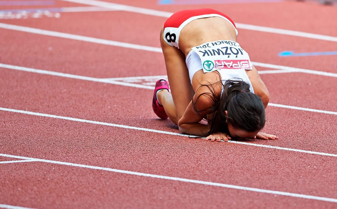 Die Polin Joanna Jozwik freut sich über die Bronze-Medaille im 800-Meter-Final.