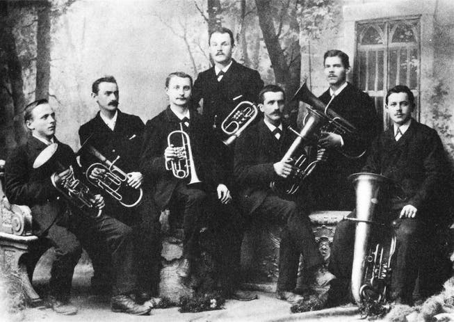 Das erste Foto des Musikvereins von 1896 mit den Mitgliedern Josef Steffen, Xaver Meier, Kastor Wendel, Josef Staubli, Arnold Meier, Julius Keller, Johann Itenz (v.l.).