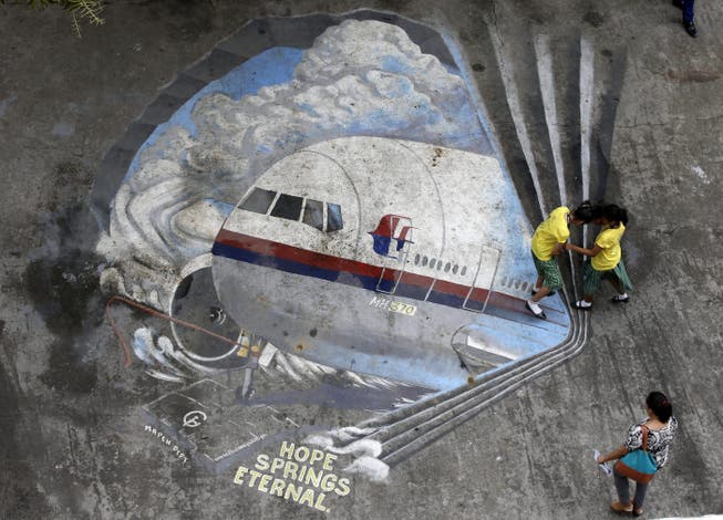 Selbstgemaltes Bild des abgestürzten Flugzeugs MH370 der Malaysian Airlines. (Archiv)