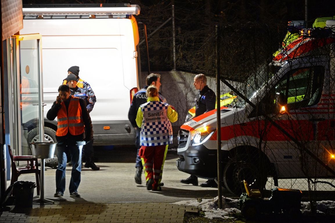 Bildstrecke - Bewaffnete Verschanzen Sich In Asylzentrum – Grosseinsatz ...