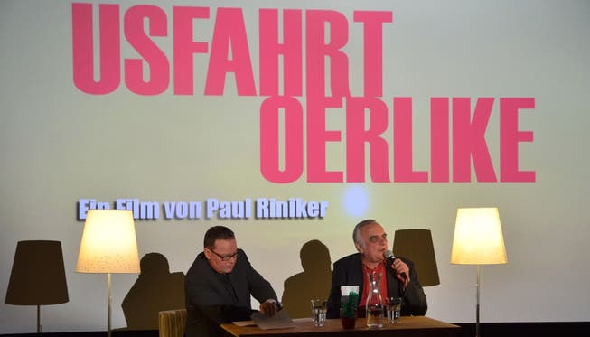 Regisseur Paul Riniker (rechts) im Gespräch mit Moderator Andreas Gnädinger im Kino Cinepol in Sins. ES