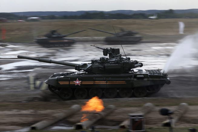 Ein russischer Panzer bei einer Gefechtsübung. (Symbolbild)