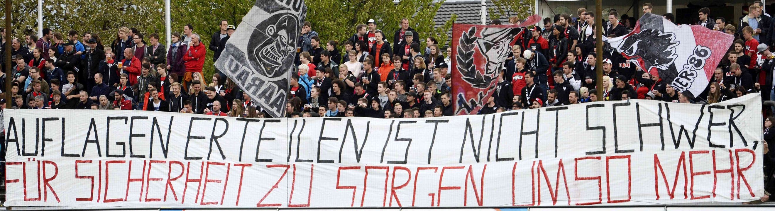 Die FC Aarau-Fans mit einer klaren Botschaft