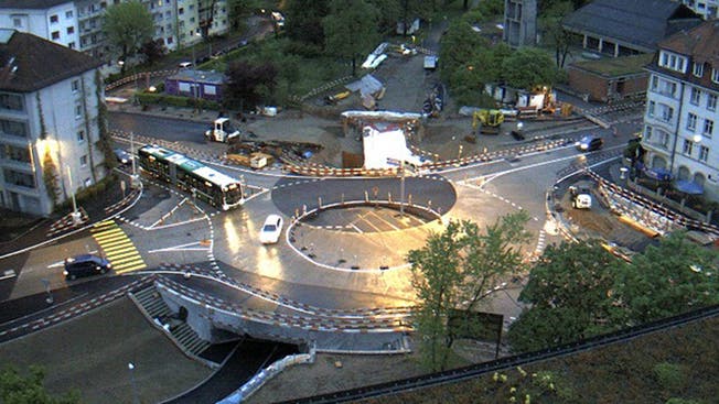 Eine Webcam vom Felix Platter-Spital zeigt auf www.luwa.bs.ch rund um die Uhr die Fortschritte beim Bau des Kreisels Luzerner-/Wasgenring. Screenshot bs.ch