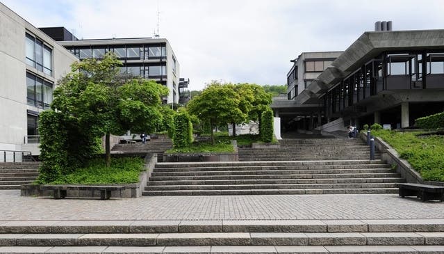 Die Universität Zürich Irchel: Für das erste Studienjahr in Humanmedizin und Chiropraktik sind 300 Plätze festgelegt.