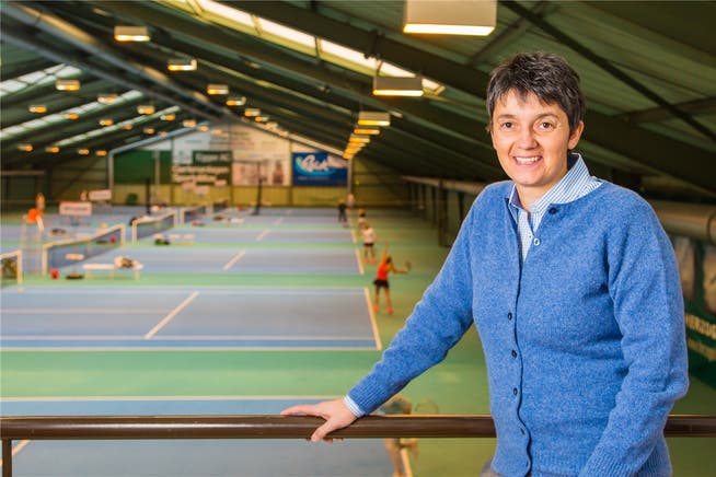 Monica De Lenart und «ihre» Tennishalle Derendingen.
