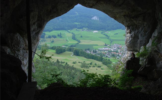 Die Bärenhöhle mit Blick auf Welschenrohr. Das Dorf hat sich in den vergangenen hundert Jahren verändert, die Umgebung hat Peter Binz aber so erlebt. wak