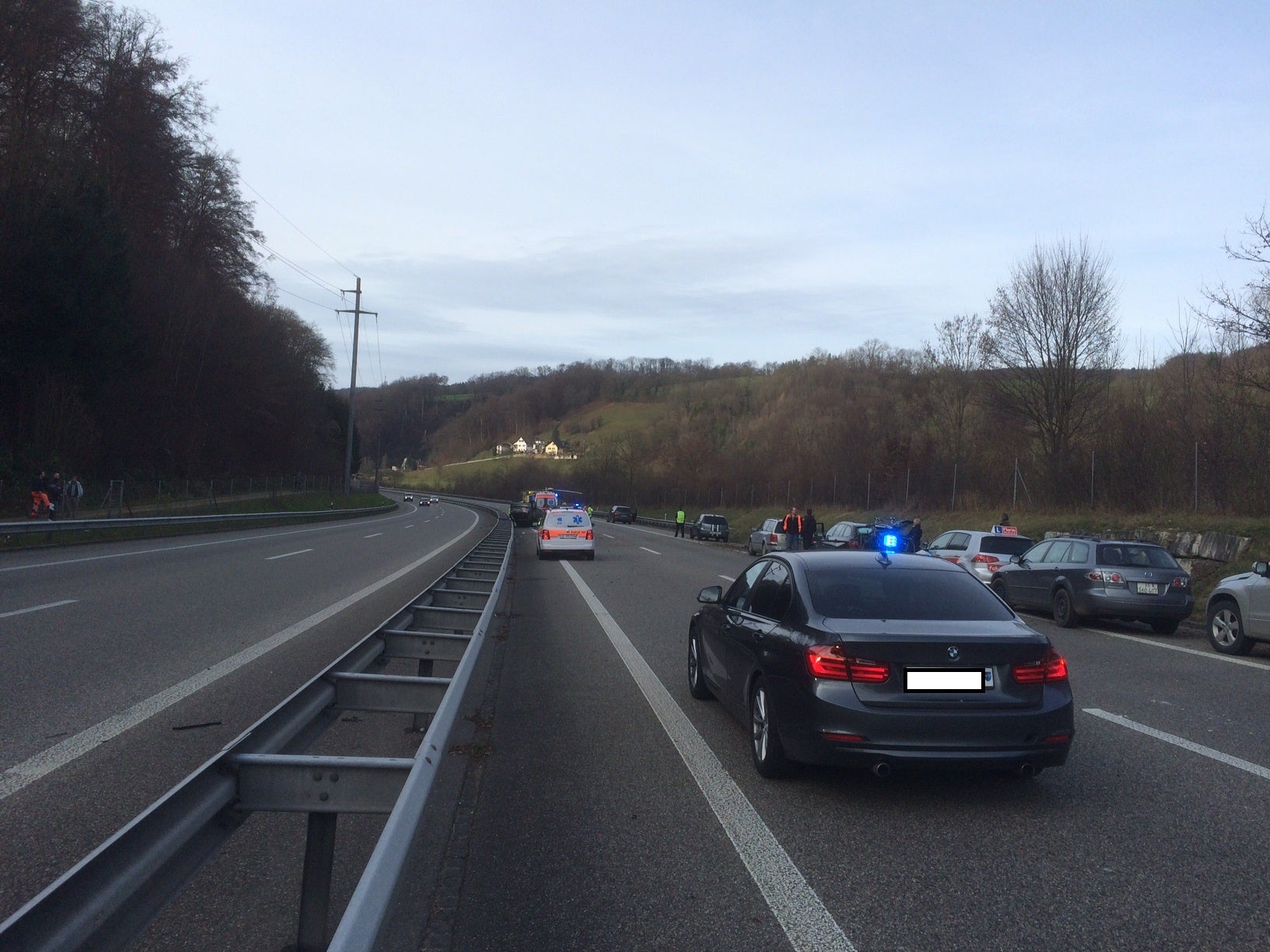 Bildstrecke - Autofahrerin überschlägt Sich Auf Der A3 Bei Bözen