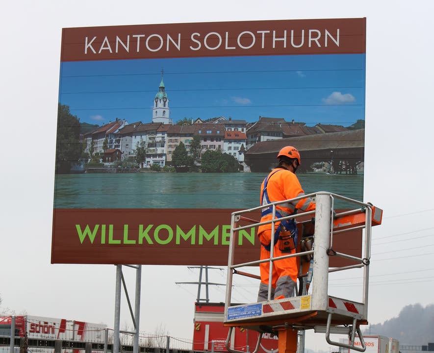 Willkommenstafeln an der Autobahn Nun sind auch die beiden vorerst letzten Willkommenstafeln an den Solothurner Autobahn-«Einfallsachsen» aufgestellt worden, eine davon vor Olten.
