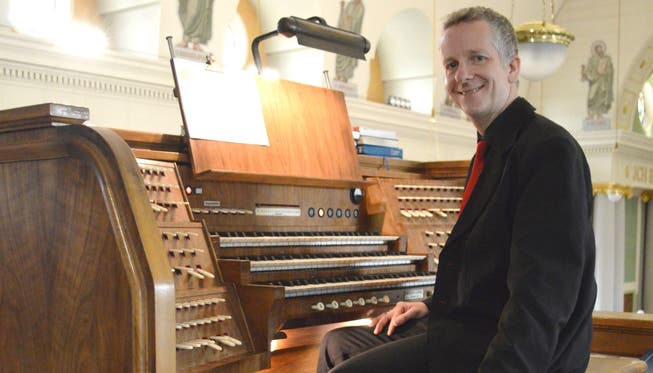 Schon seit er neun Jahre alt ist, spielt Bernhard Hörler auf der Orgel in der Kirche St. Agatha in Dietikon.