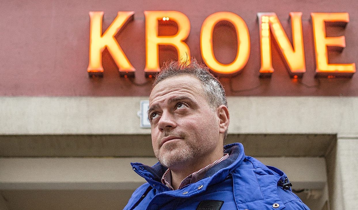 Bildstrecke - Alessandro Crivaro vor der «Krone».