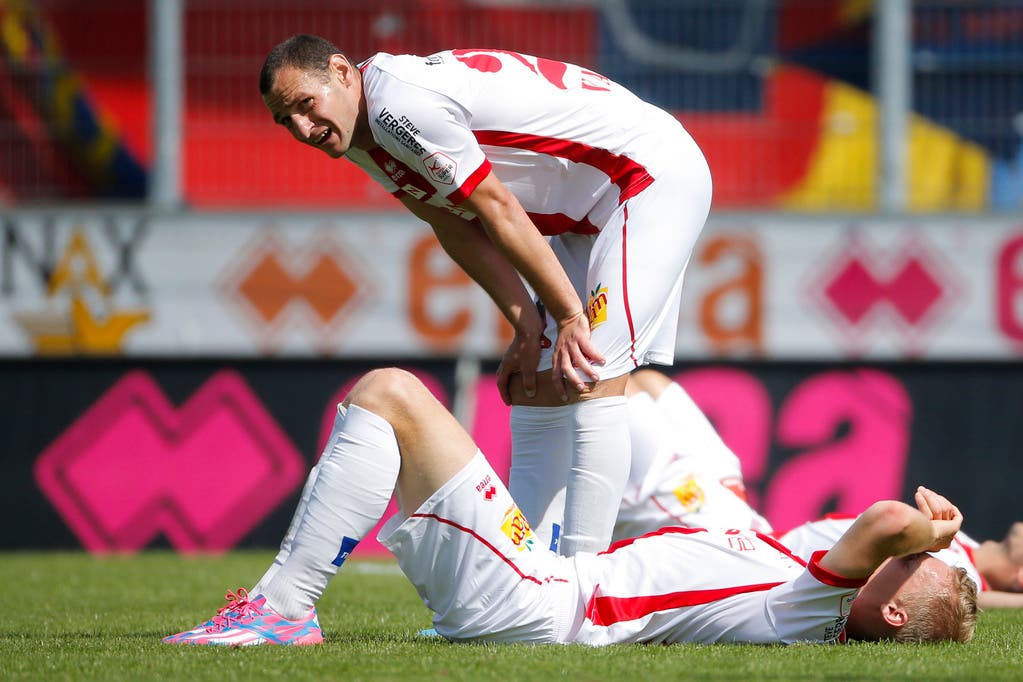 Gaetan Karlen und Vilmos Vanczak vom FC Sion sind enttäuscht.