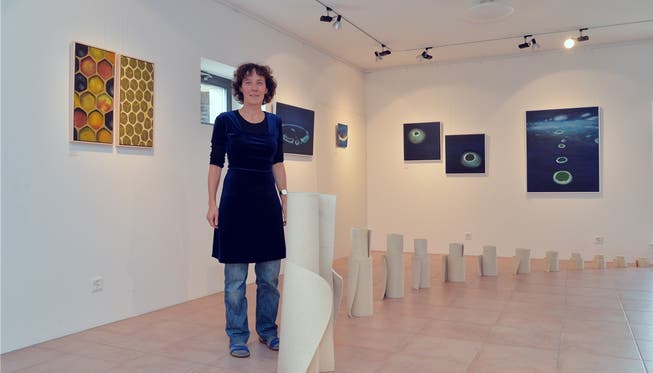 Katharina Wüthrich in der Galerie im Adamhaus. Die Ausstellung ist noch nächstes Wochenende geöffnet.