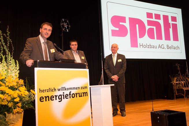 Energiepreis der Regio Energie Solothurn, die Co-Geschäftsführer Beat und Christoph Späti mit RES-Direktor Felix Strässle.
