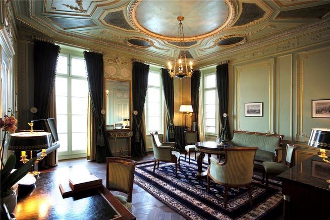 Die Suite Napoleon ist nach dem französischen General benannt, weil er einst in diesem Zimmer gegessen hatte. Der damalige Hotelbesitzer hegte möglicherweise die Hoffnung, Napoleon käme zurück. Was allerdings nie geschah.