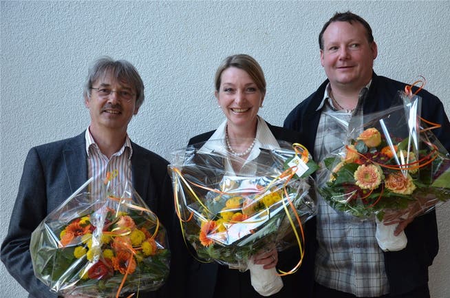 Das neue Büro des Parlaments in Schlieren: Pascal Leuchtmann (Präsident, SP), Priska Randegger (1. Vizepräsidentin, FDP) und Daniel Tännler (2. Vizepräsident, SVP).