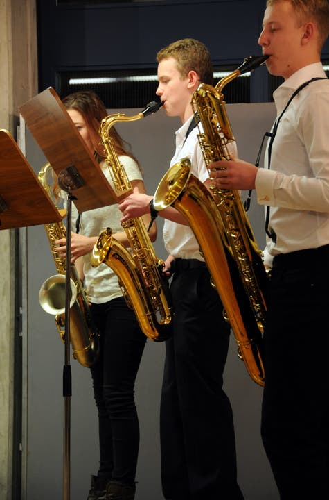 Das siebenköpfige Saxophonensemble, vorne im Bild das tiefe Baritonsaxophon