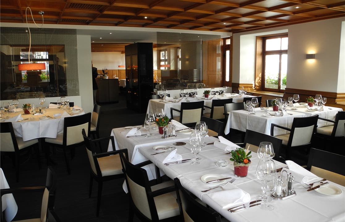Die ehemalige «Kreuz»-Gaststube und das «Kreuz-Gourmet» sind jetzt ein stilvoller, lichtdurchfluteter Raum für die gehobene Gastronomie.