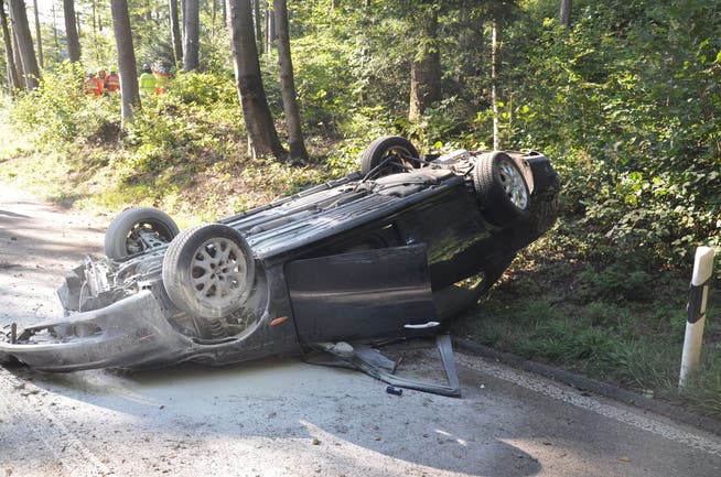 Das Auto überschluf sich im Wald bei Gretzenbach.